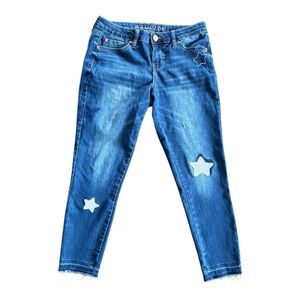 Rampage Medium Blue Star-Patch Cropped Jeans
